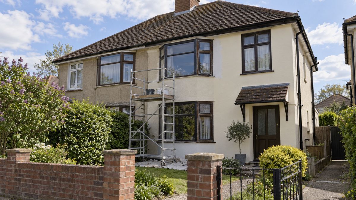 How Much Does It Cost to Paint the Exterior of a House in Swindon?